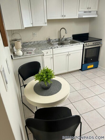 Building Photo - 365 Faneuil St