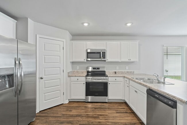 Building Photo - 209 Clear Creek Dr