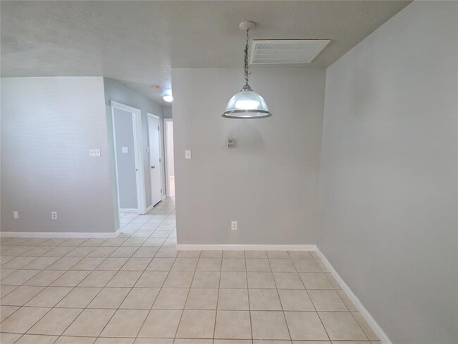 Building Photo - 5343 Cherie Crest Ct