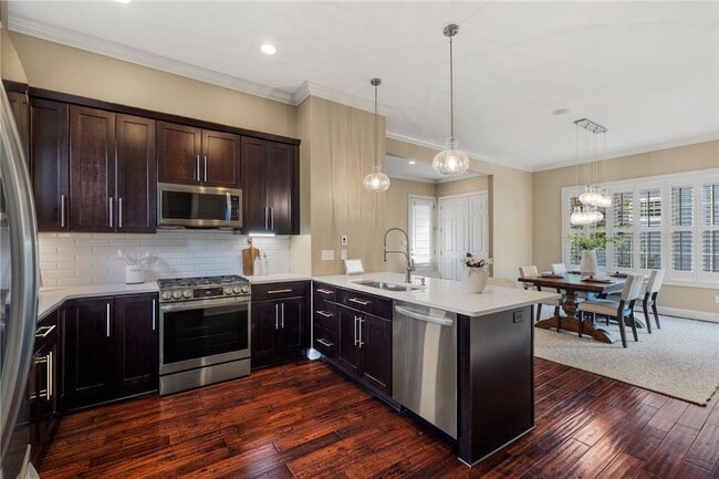 Building Photo - 261 1st St