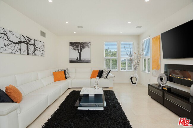 Building Photo - 7201 Rock Ridge Terrace