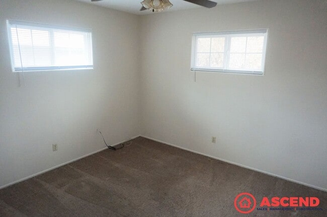 Building Photo - Lovely Home Off S Real Rd and Bell Terr!