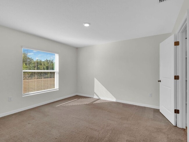 Building Photo - Beautiful 4 bedroom 2 bathroom Single Family House! Like new!