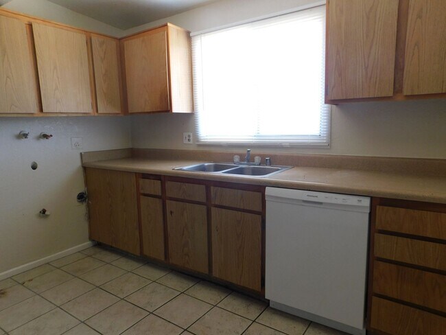 Building Photo - 336 Oasis Dr