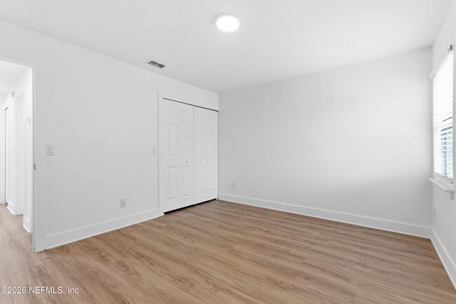 Building Photo - 325 Sunrise Cir