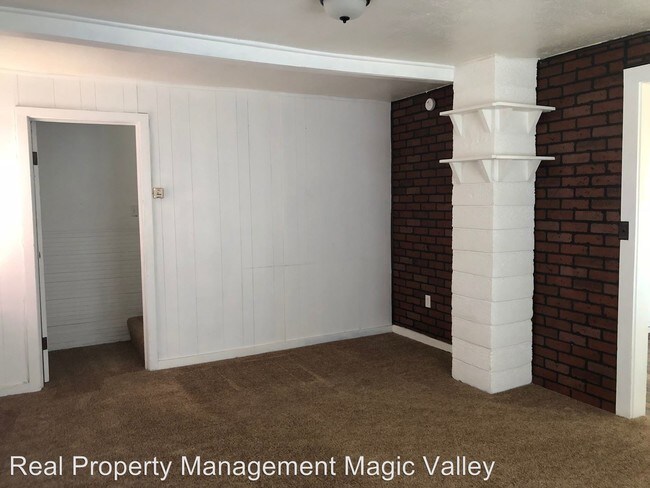 Building Photo - 2 br, 1 bath House - 651 1/2 2nd Ave N.