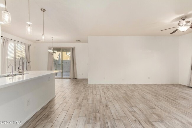 Building Photo - 21090 E Munoz St