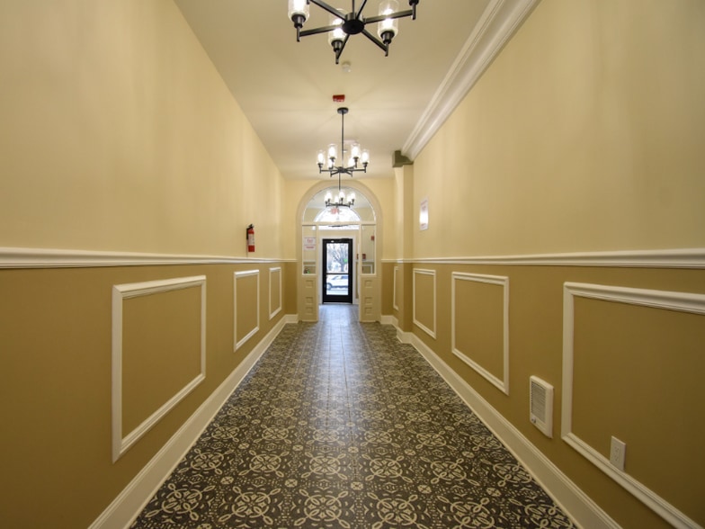 Building Photo - 1030 N 48th St