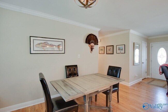 Building Photo - 215 Drake Ave SW