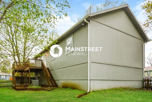 Building Photo - 3 Bedroom Pet-Friendly Home in Lees Summit, MO with Main Street Renewal