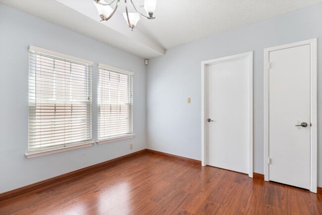 Building Photo - 9929 Village Briar