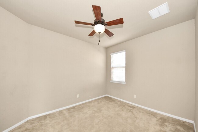 Building Photo - 7610 Willow School Dr