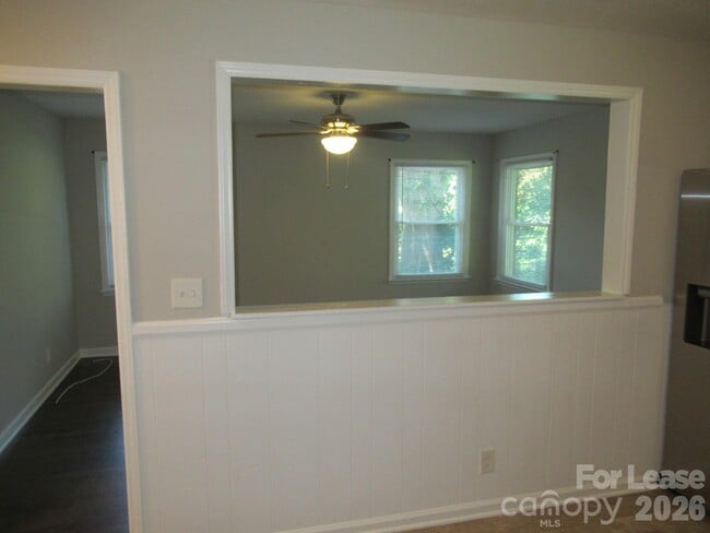 Building Photo - 208 Crescent Ct