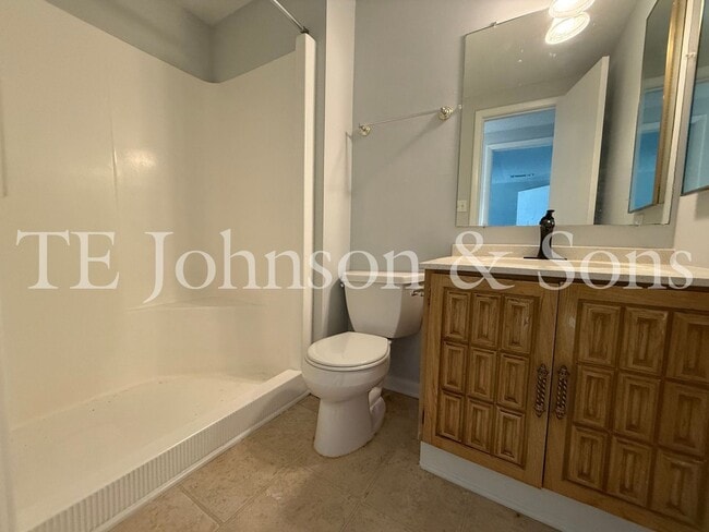 Building Photo - Cozy & Stylish 2BR Home with Fireplace, Su...
