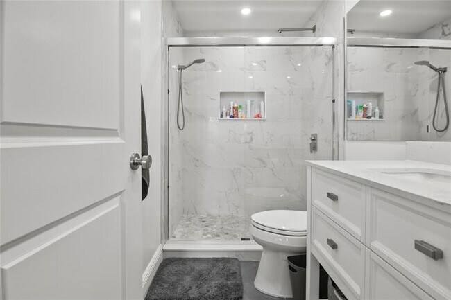 Building Photo - 2310 S Cypress Bend Dr