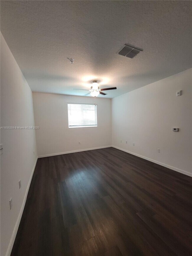 Building Photo - 8271 Tanager Sq