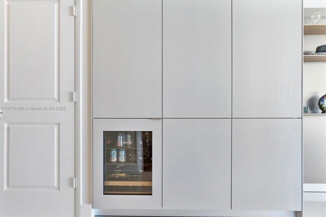 Building Photo - 3737 Collins Ave