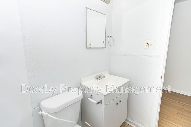 Building Photo - 850 Arlington Ave