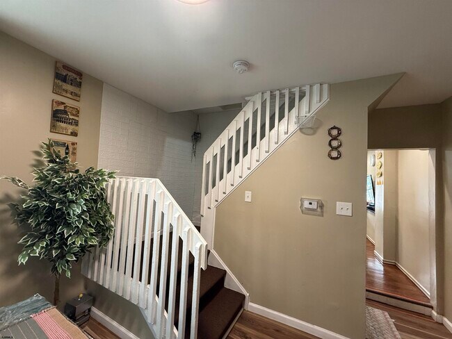 Building Photo - 29 N Texas Ave