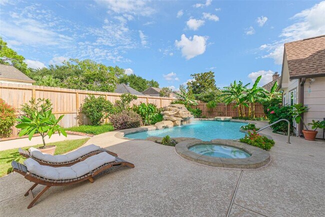 Building Photo - 1319 Hannington Dr