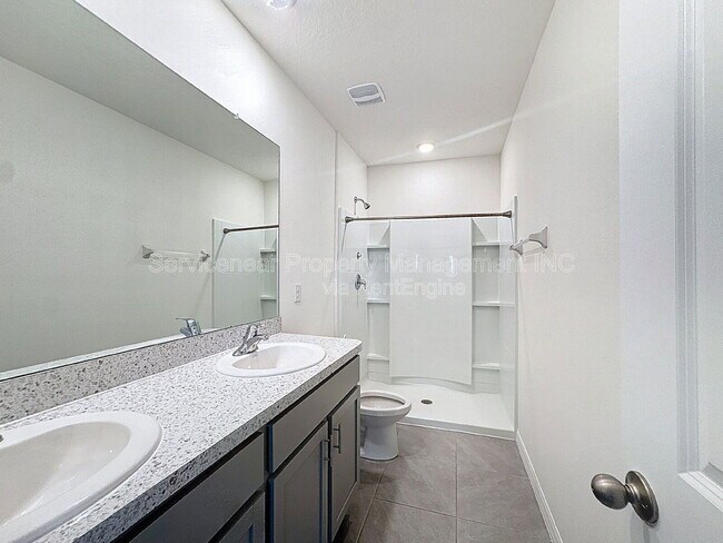 Building Photo - 32988 Major Oak Dr