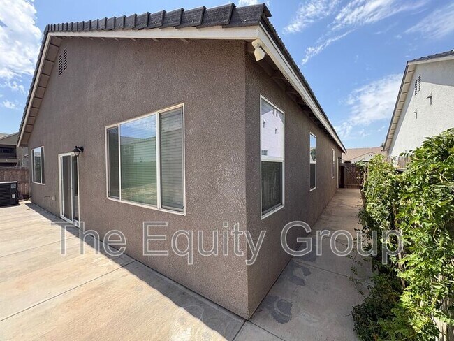 Building Photo - 2240 S Lebec St
