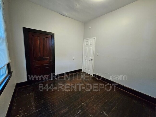 Building Photo - 308 E Iowa St
