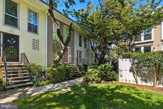 Building Photo - 237 G St SW