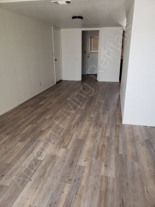 Building Photo - 1781 Palo Verde Blvd N