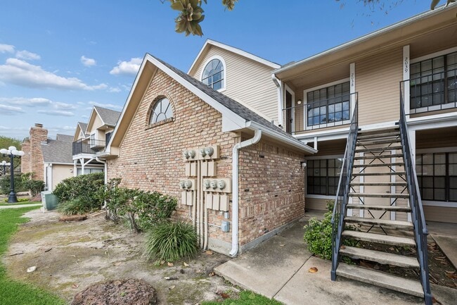 Building Photo - 2300 Old Spanish Trl