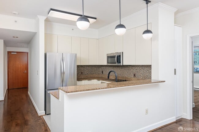 Building Photo - 246 2nd St