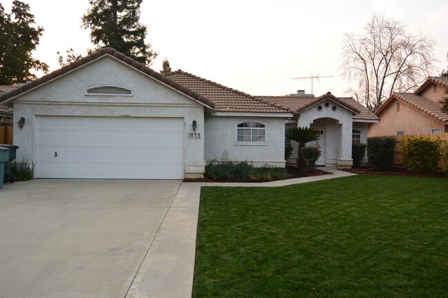 Building Photo - 1035 S Tracy St