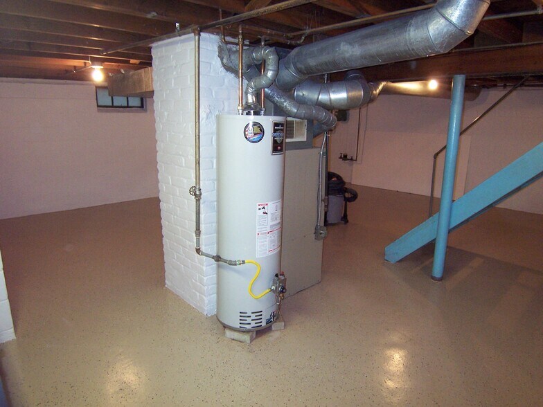 Basement, gas furnce and hot water heater - 4442 Caroline Ave