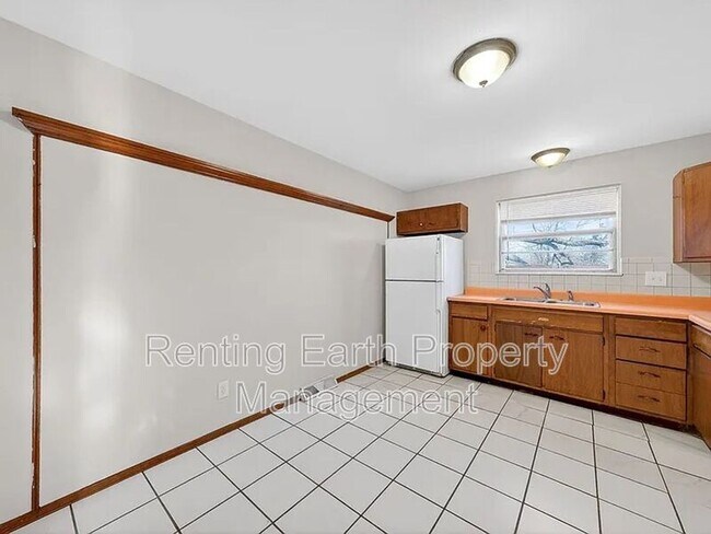 Building Photo - 8908 Scottdale Ave