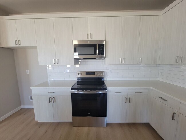 Building Photo - Beautiful NEW home in South Richland