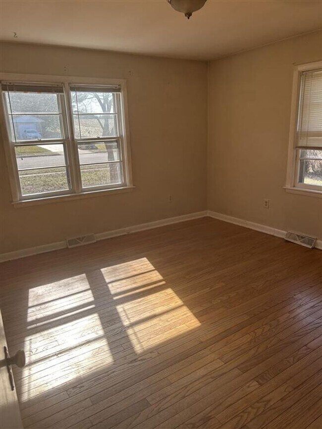 Building Photo - 4 Bedroom home for Rent!! This house is being renovated**