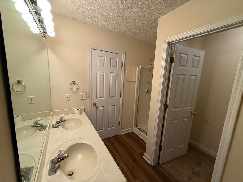 Building Photo - 3327 Buckvalley Dr