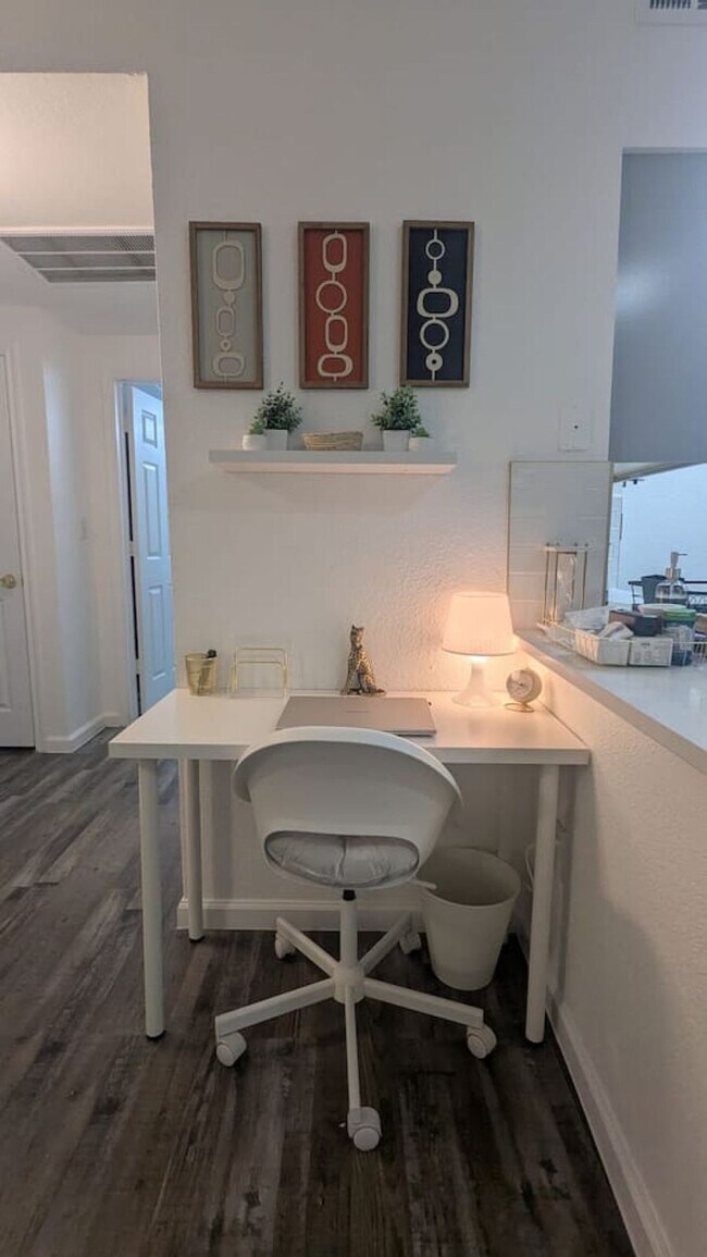 Building Photo - 2929 Kings Rd