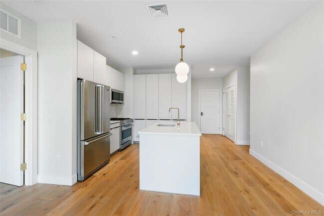 Building Photo - 695 Merrick Ave