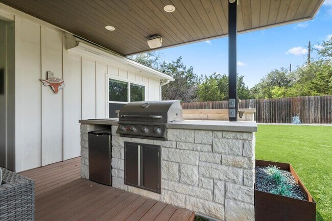 Building Photo - 15202 Cavalier Canyon Dr