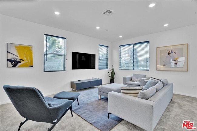 Building Photo - 725 Daniel Freeman Cir