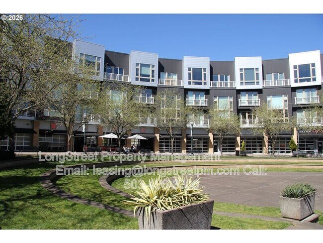 Building Photo - 12600 SW Crescent St