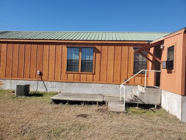 Building Photo - 200 N Mustang Ave