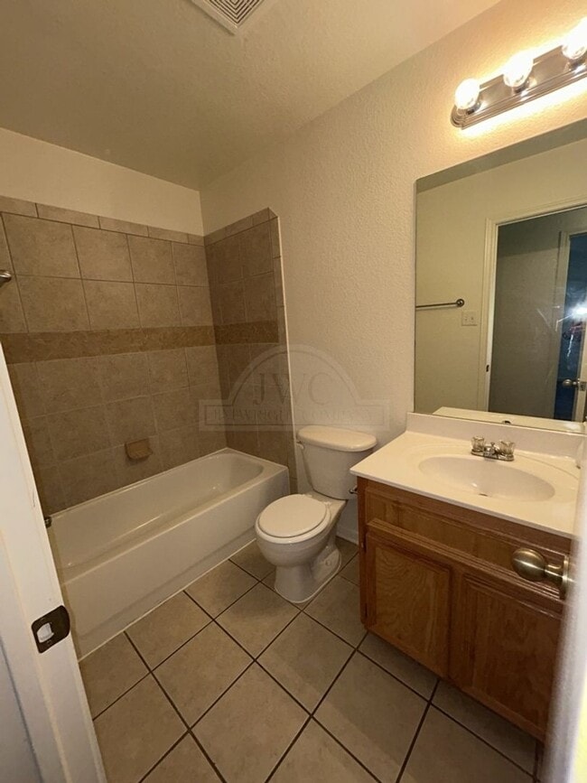 Building Photo - 1303 Cinch Dr