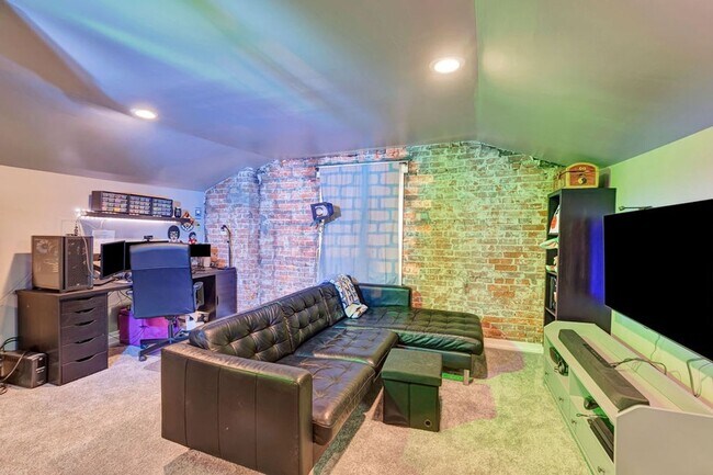 Building Photo - Charming 3BR Duplex in Covington