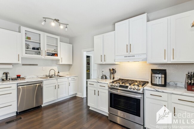 Building Photo - EXTRAORDINARY historic rental opportunity ...
