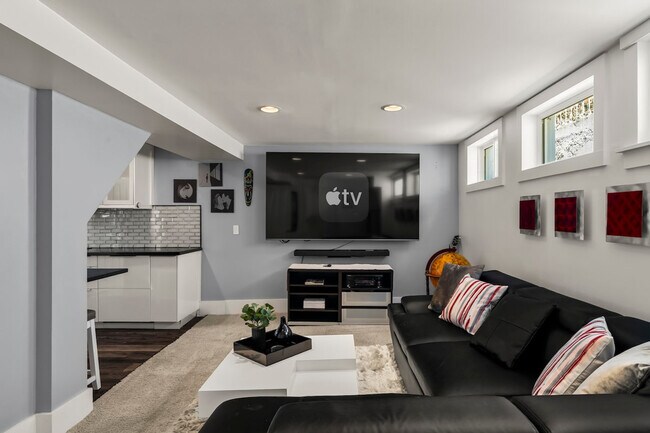 Building Photo - 212 NW 49th St