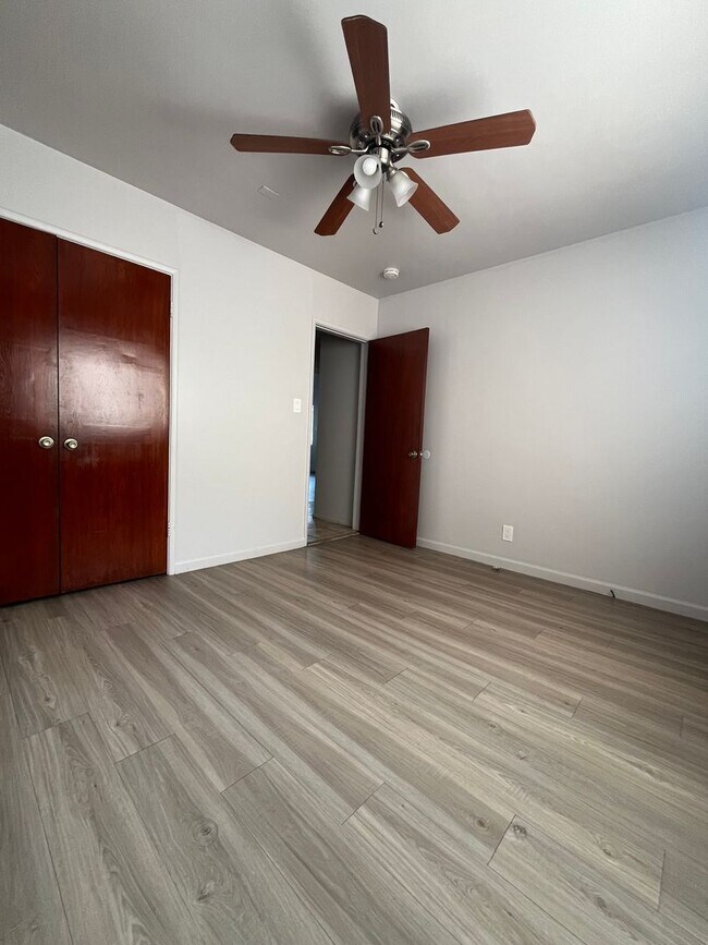 Building Photo - 544 W 120th St