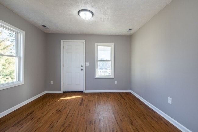 Building Photo - A Great 2BD/1.5BA Single Family Home That Has Been Recently Renovated