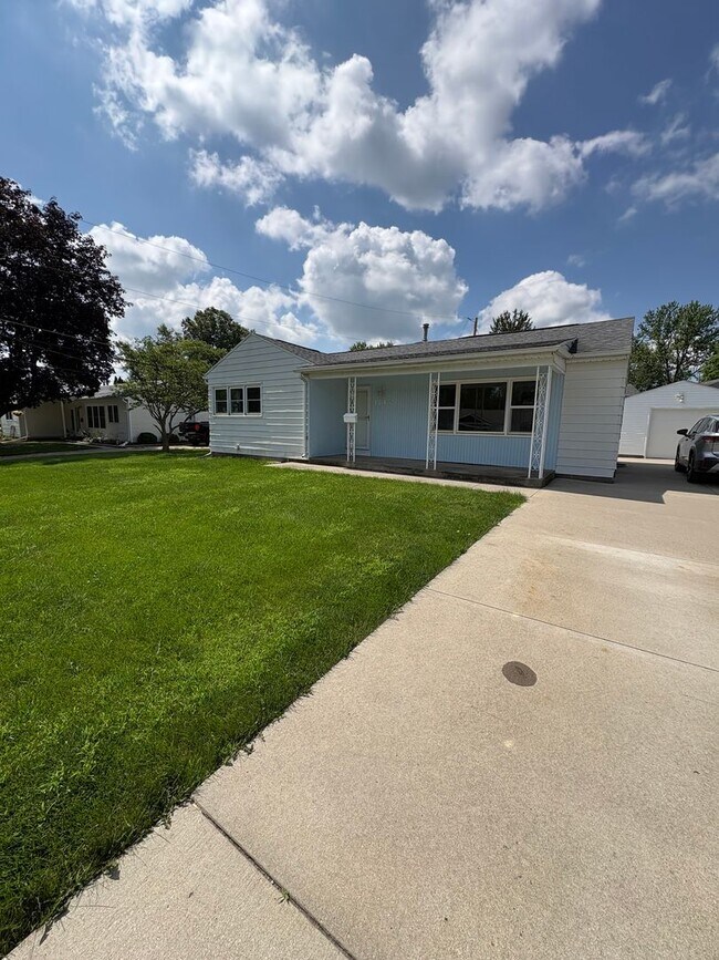 Building Photo - 1745 Sager Ave